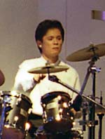 �������F